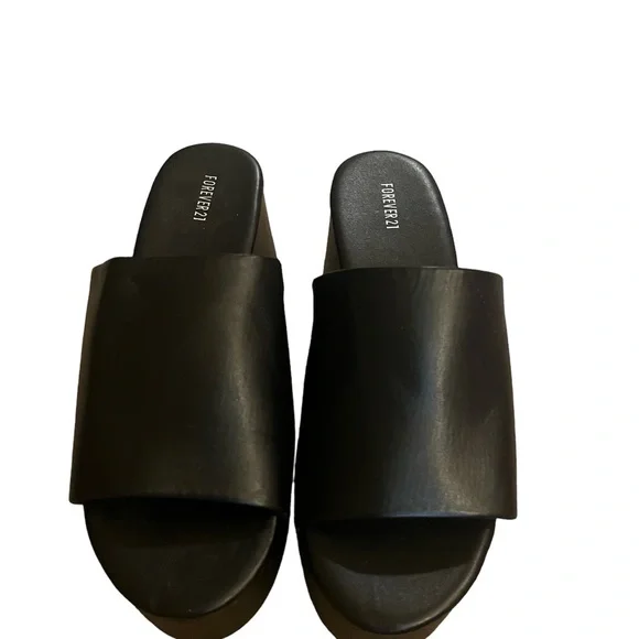 A pair of faux leather sandals Black forever21 - Picture 4 of 4